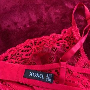 Lingerie laced bra, haven’t been work yet.